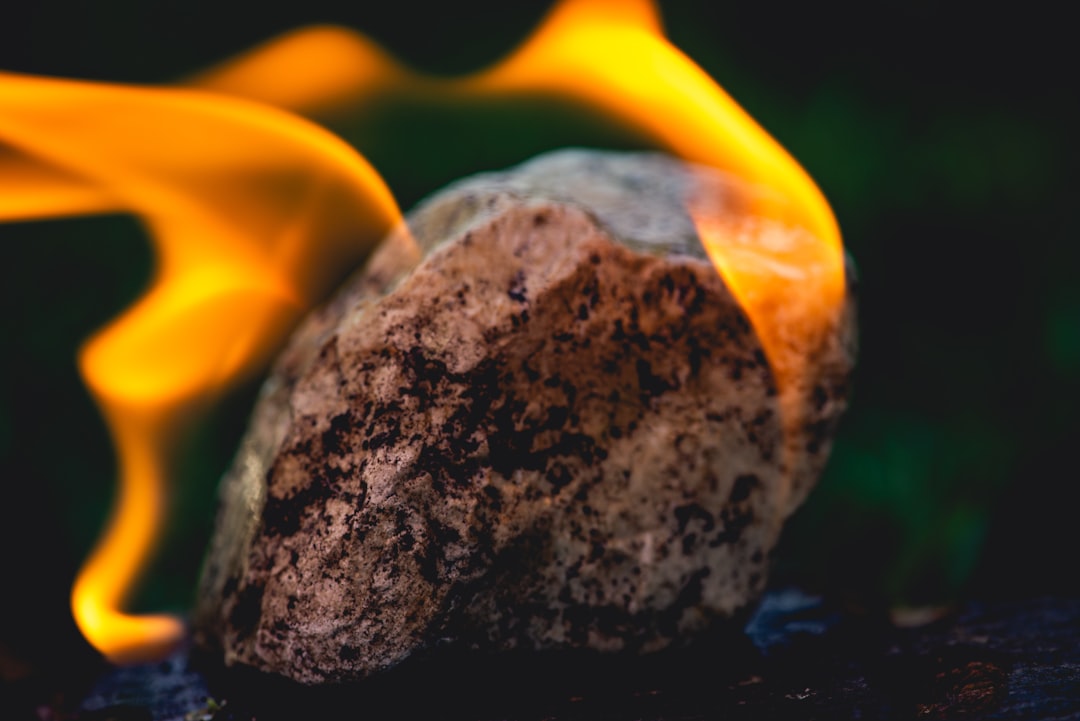 Terapia kamieniami gorącymi: relaksujący sposób na redukcję stresu 1 Photo Hot stone therapy